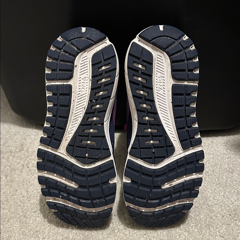 Brooks Ariel Sneakers - Dark Blue and Magenta - Picture 3 of 3
